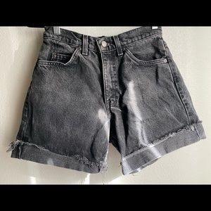 LEVI’S 554 HIGH WAISTED BLACK STONEWASHED SHORTS